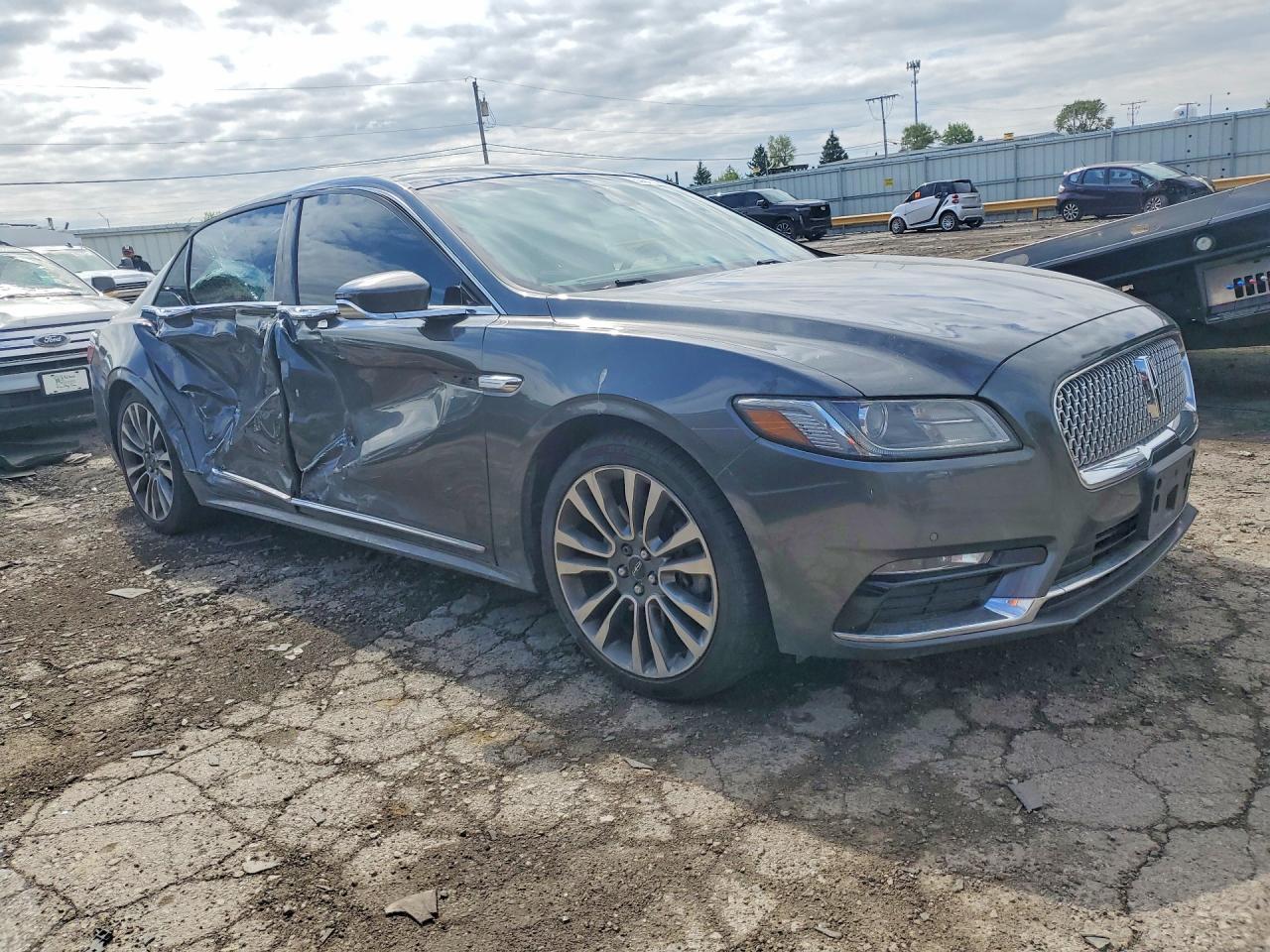 2017 Lincoln Continental Reserve - Фото 4