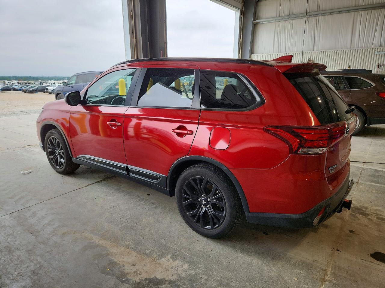 2018 Mitsubishi Outlander Se - Image 2