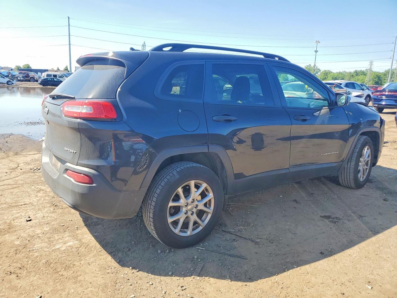 2016 Jeep Cherokee Sport - Фото 3