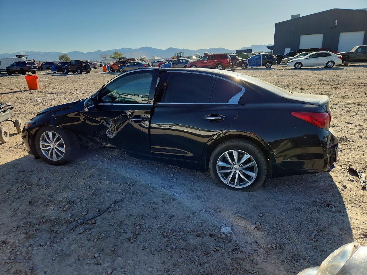 2015 Infiniti Q50 Premium - Фото 2