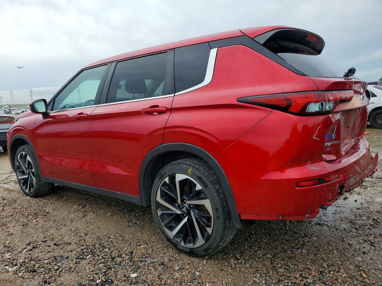 2022 Mitsubishi Outlander - Фото 2
