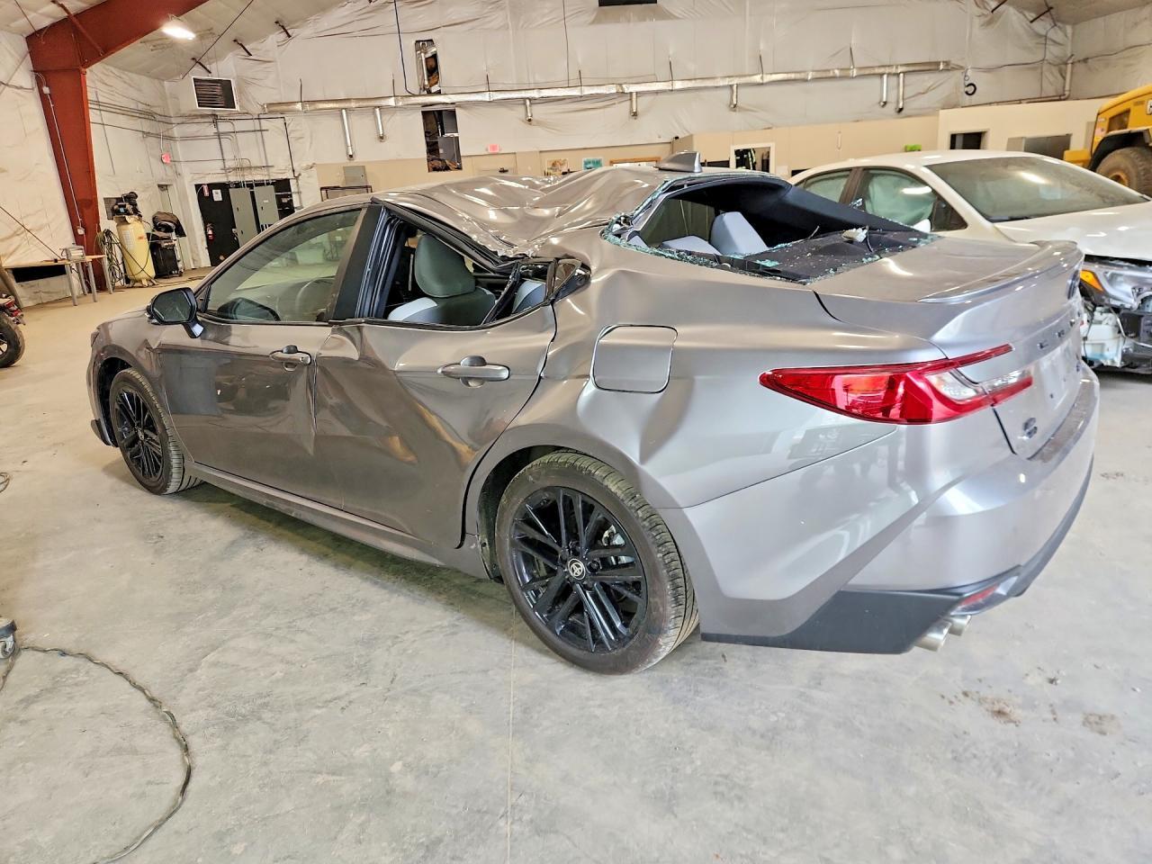 2025 Toyota Camry Se - Фото 2