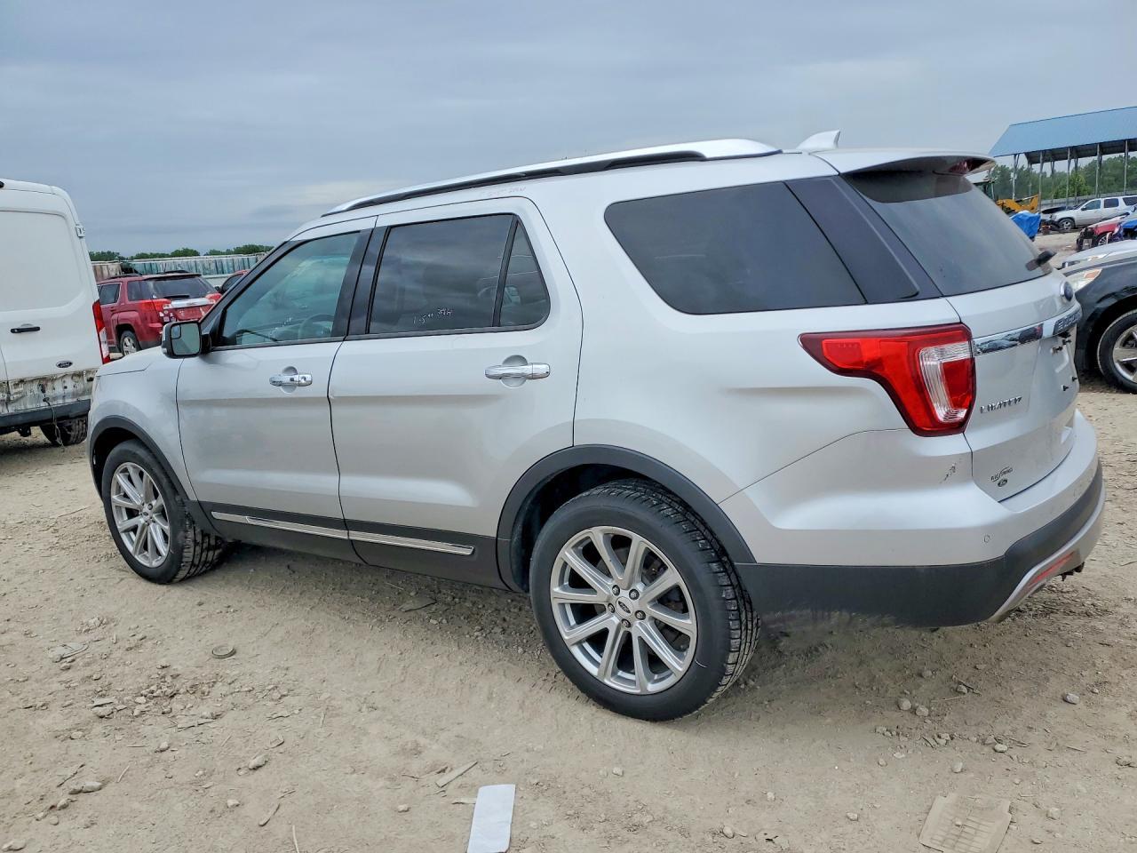 2016 Ford Explorer - Фото 2