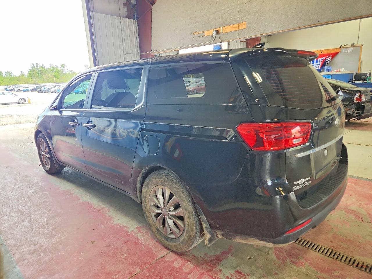 2020 Kia Sedona L - Фото 2