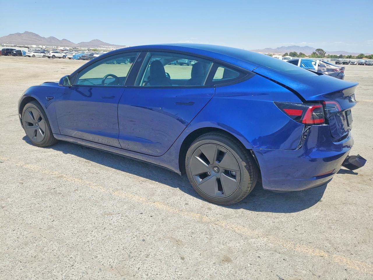 2023 Tesla Model 3 - Фото 2