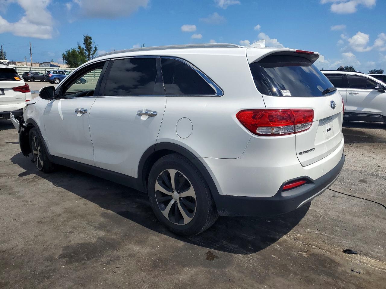 2017 Kia Sorento Ex - Image 2