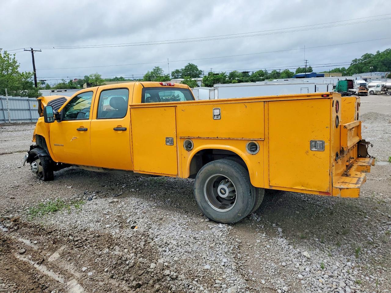2013 Chevrolet Silverado C3500 - Фото 2