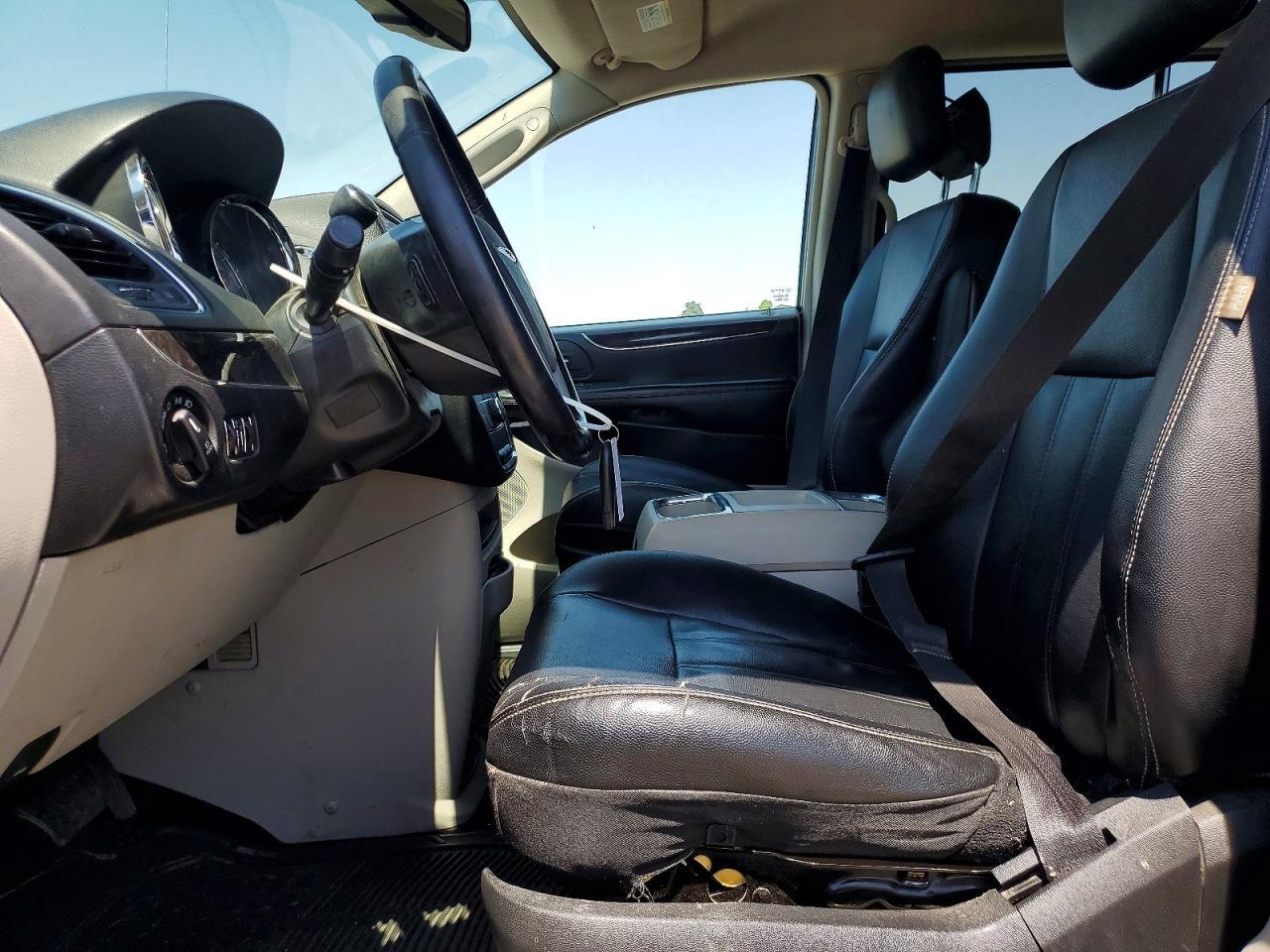 2014 Chrysler Town And Country Touring - Фото 7