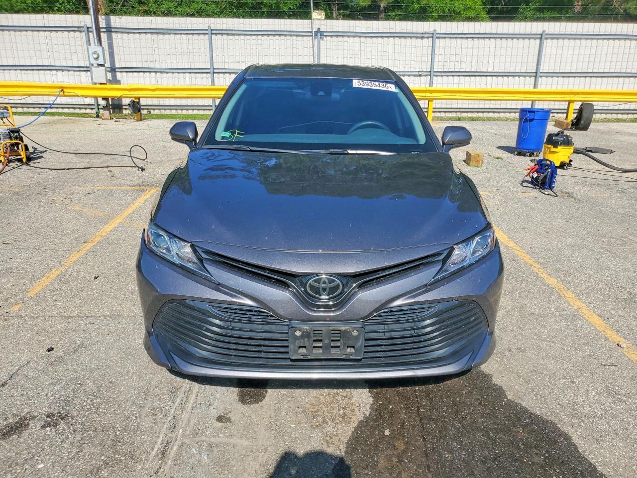 2020 Toyota Camry Le - Фото 5