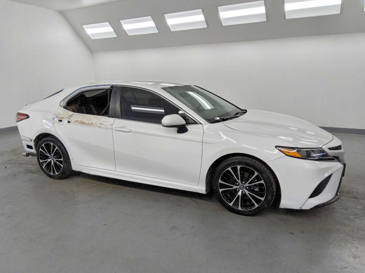 2019 Toyota Camry Se - Image 4
