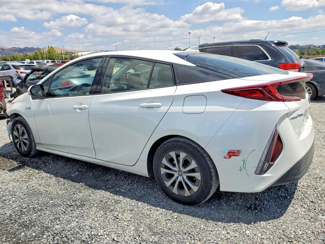 2017 Toyota Prius Prime Plus - Фото 2