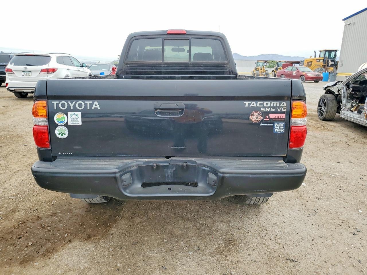 2004 Toyota Tacoma Xtracab - Image 6