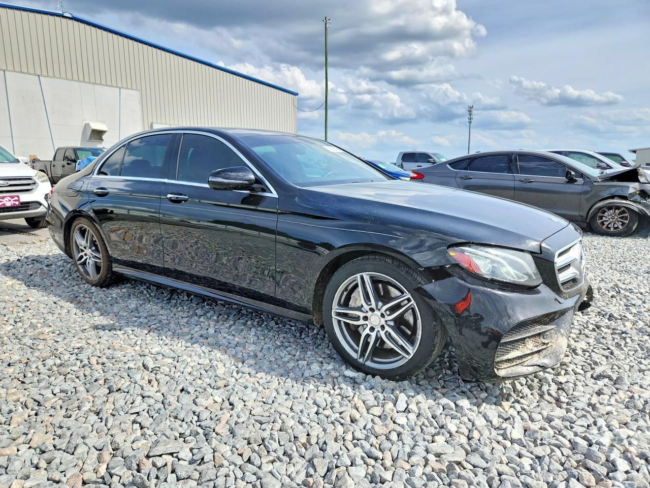 2017 Mercedes-Benz E 300 - Фото 4