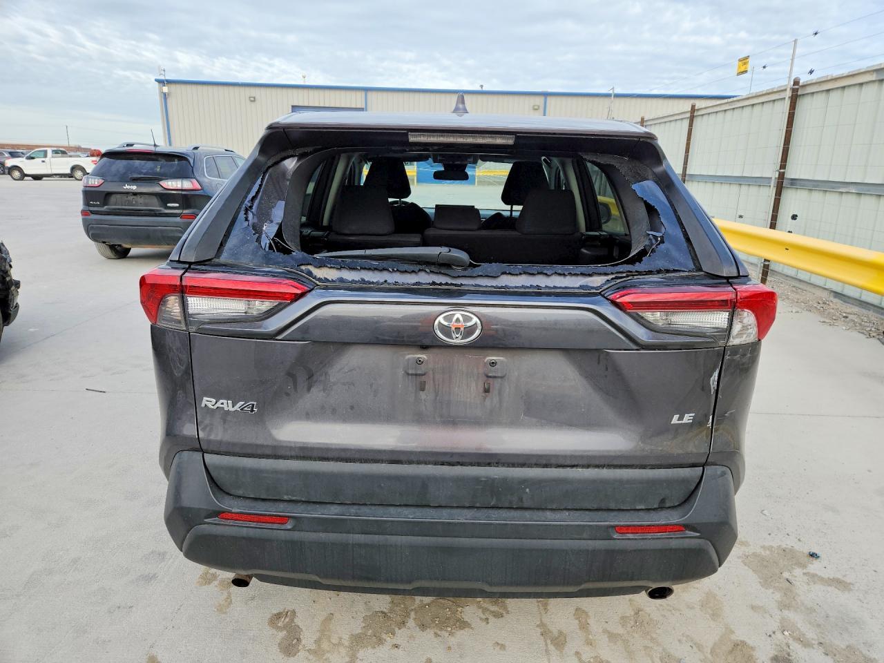 2022 Toyota Rav4 Le - Фото 6