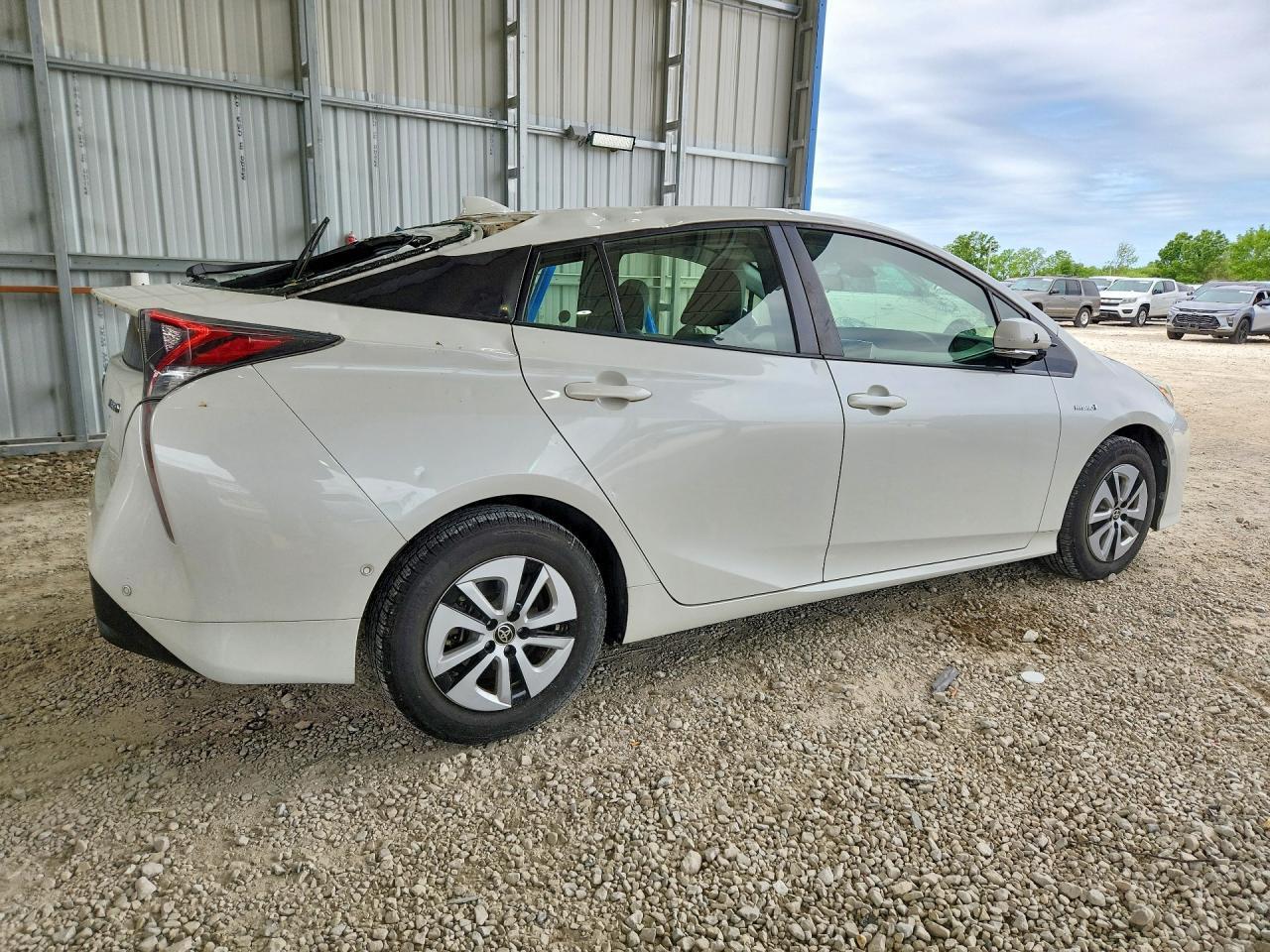 2017 Toyota Prius Two - Фото 3