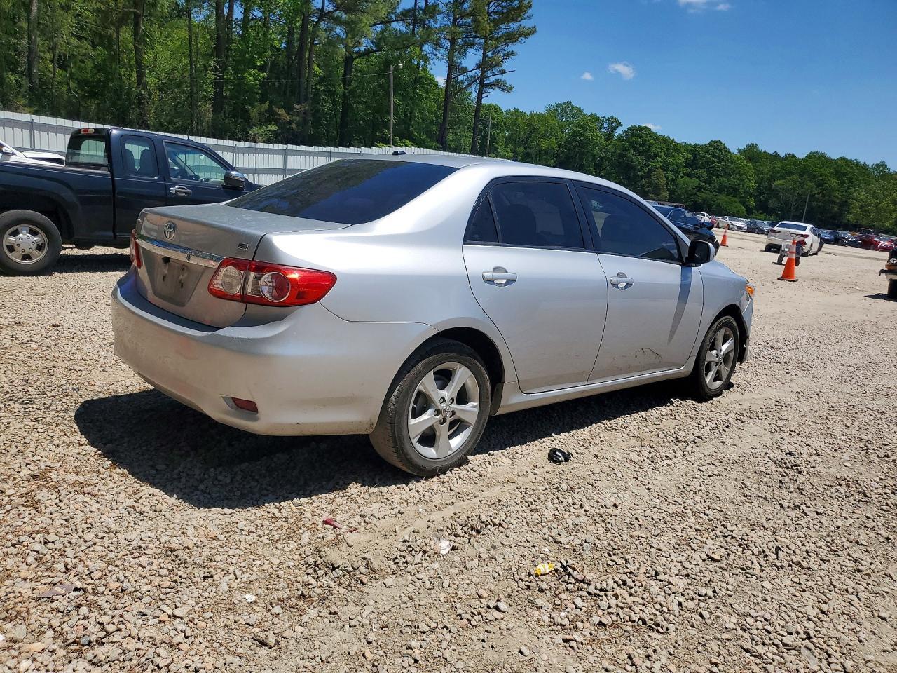 2011 Toyota Corolla Le - Фото 3