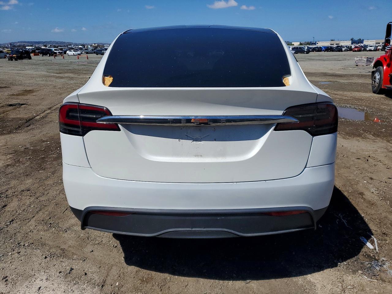 2023 Tesla Model X - Фото 6