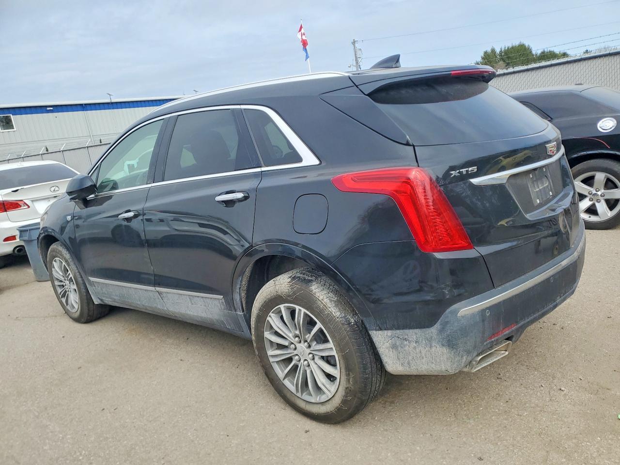 2017 Cadillac Xt5 Luxury - Image 2