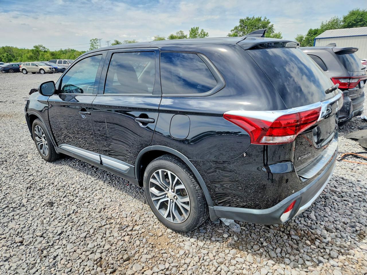 2017 Mitsubishi Outlander Es - Фото 2