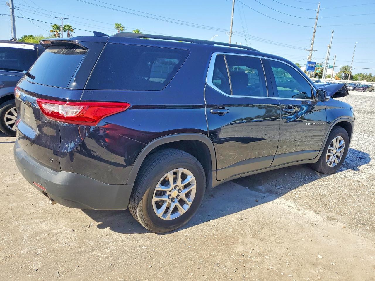 2020 Chevrolet Traverse Lt - Image 3