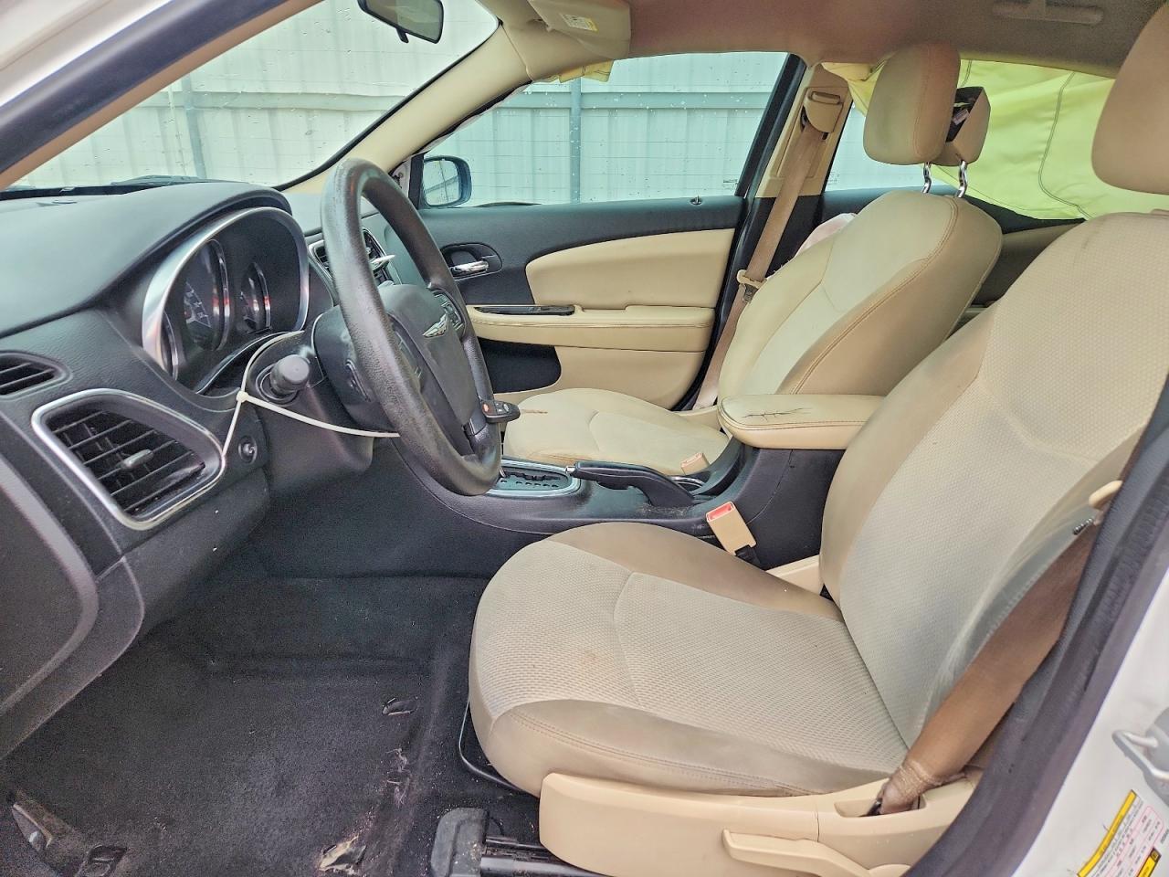 2014 Chrysler 200 Lx - Фото 7