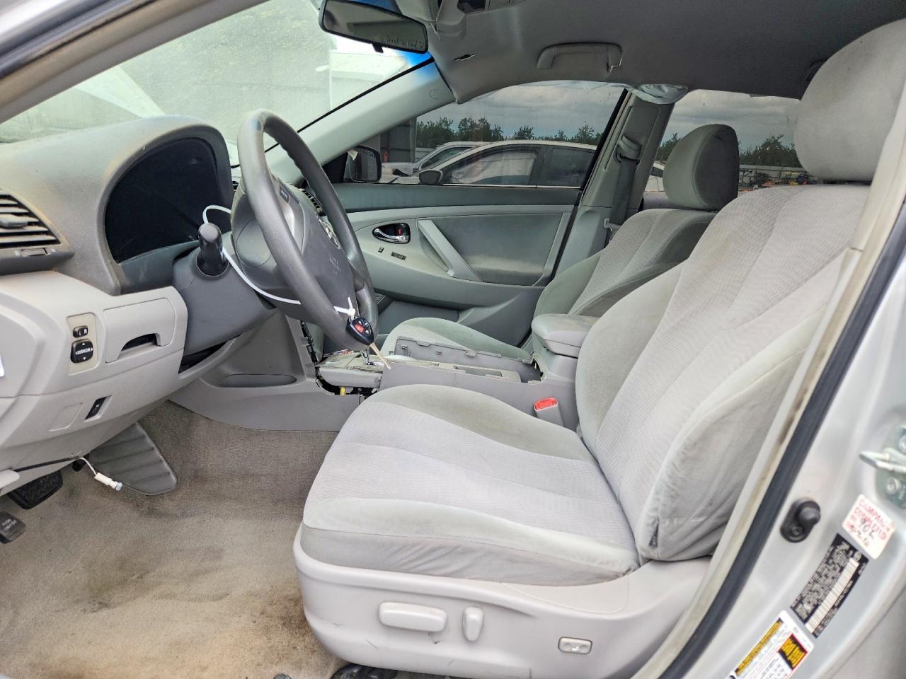 2010 Toyota Camry Le - Фото 7