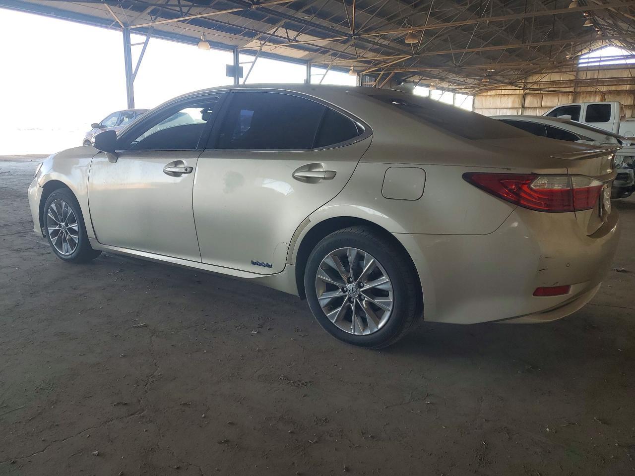 2015 Lexus Es 300H - Image 2