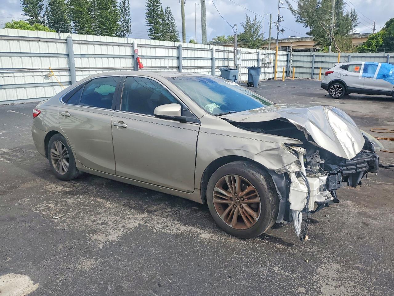 2016 Toyota Camry Se - Фото 4