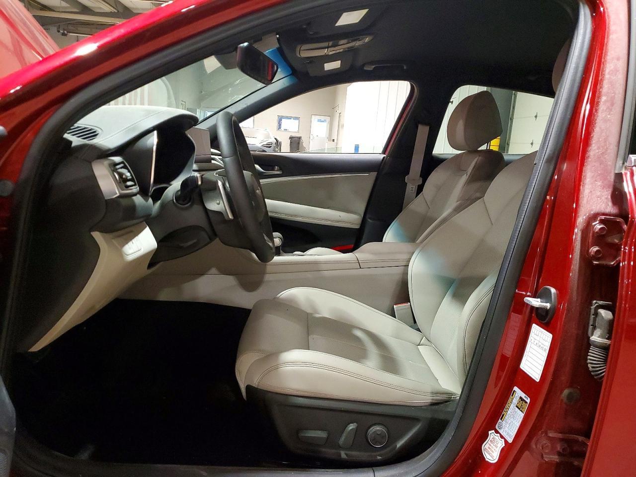 2023 Genesis G70 2.0T - Image 7
