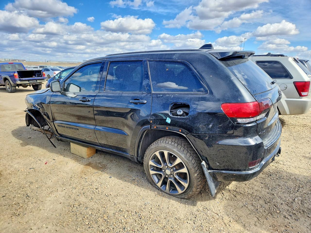 2017 Jeep Grand Cherokee Laredo - Image 2