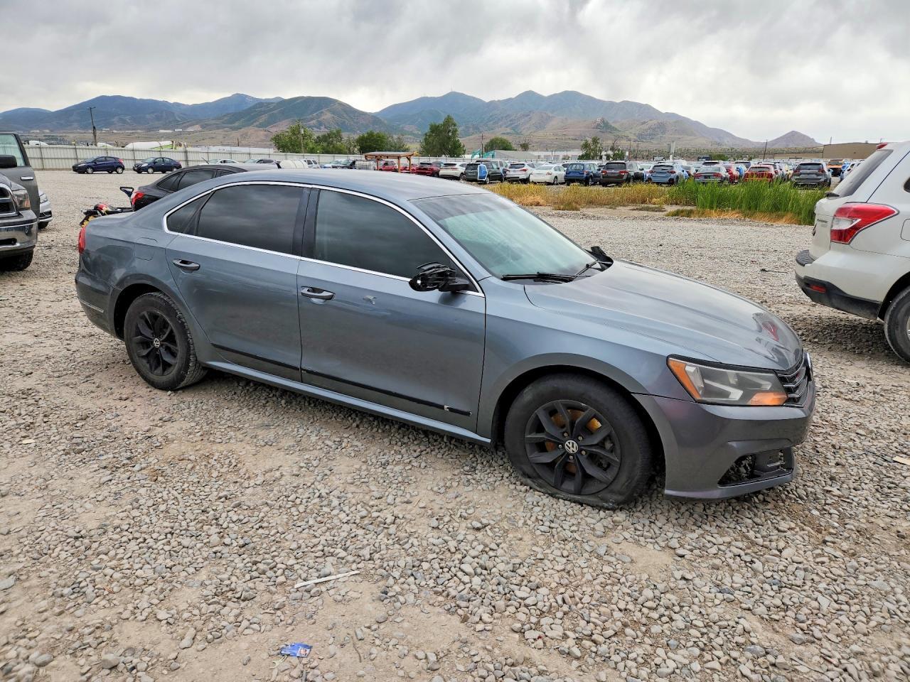 2016 Volkswagen Passat S - Фото 4