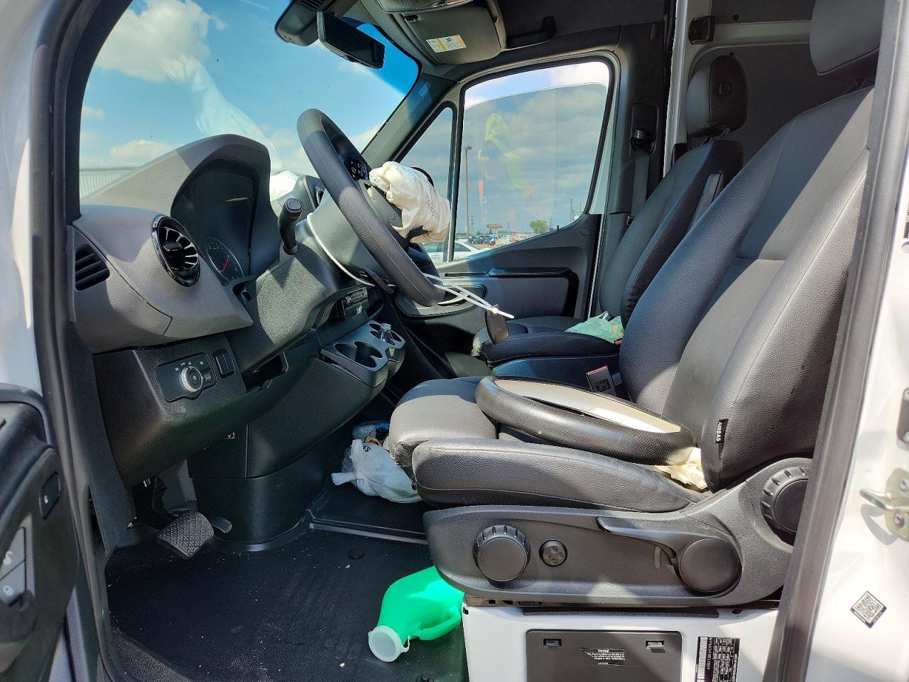 2024 Mercedes-Benz Sprinter 2500 - Image 7