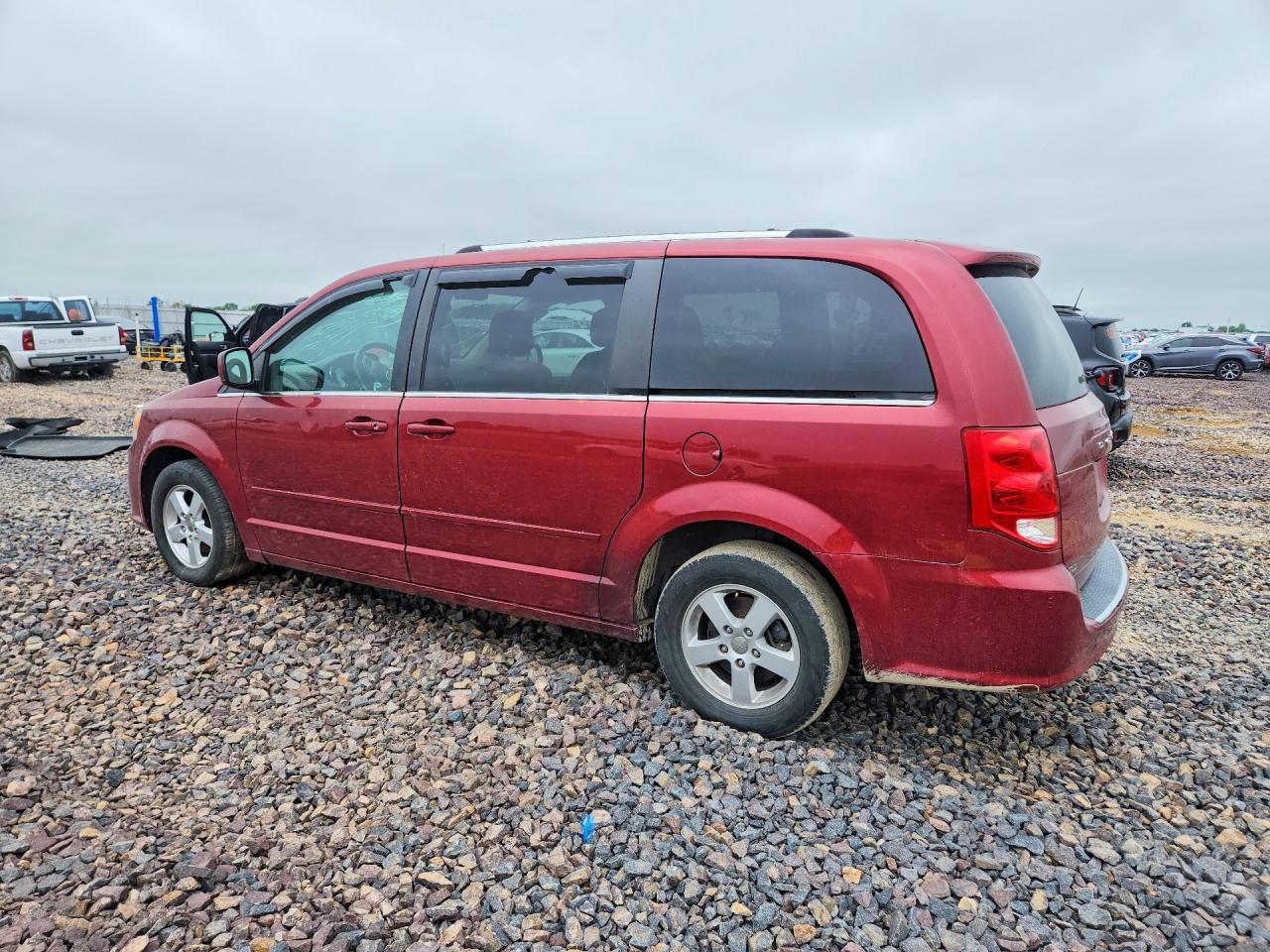 2011 Dodge G Carv Se - Image 2