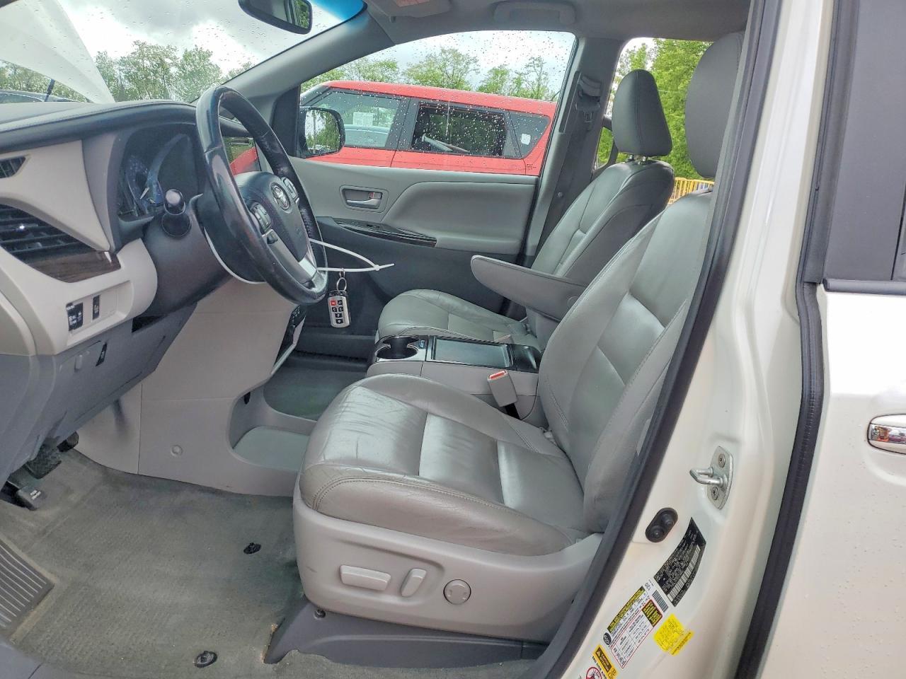 2016 Toyota Sienna Xle 8-Passenger - Фото 7