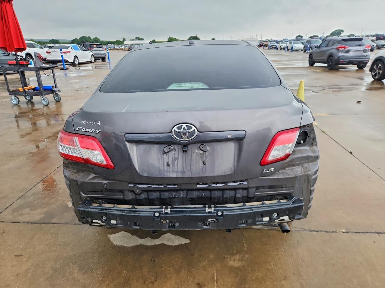 2011 Toyota Camry Le - Фото 6