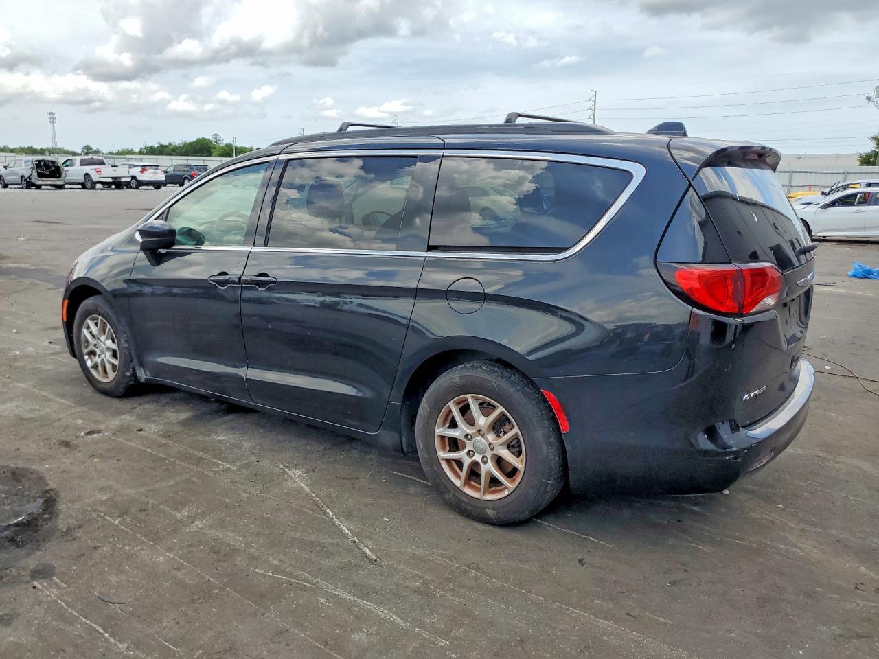 2020 Chrysler Voyager Lxi - Фото 2