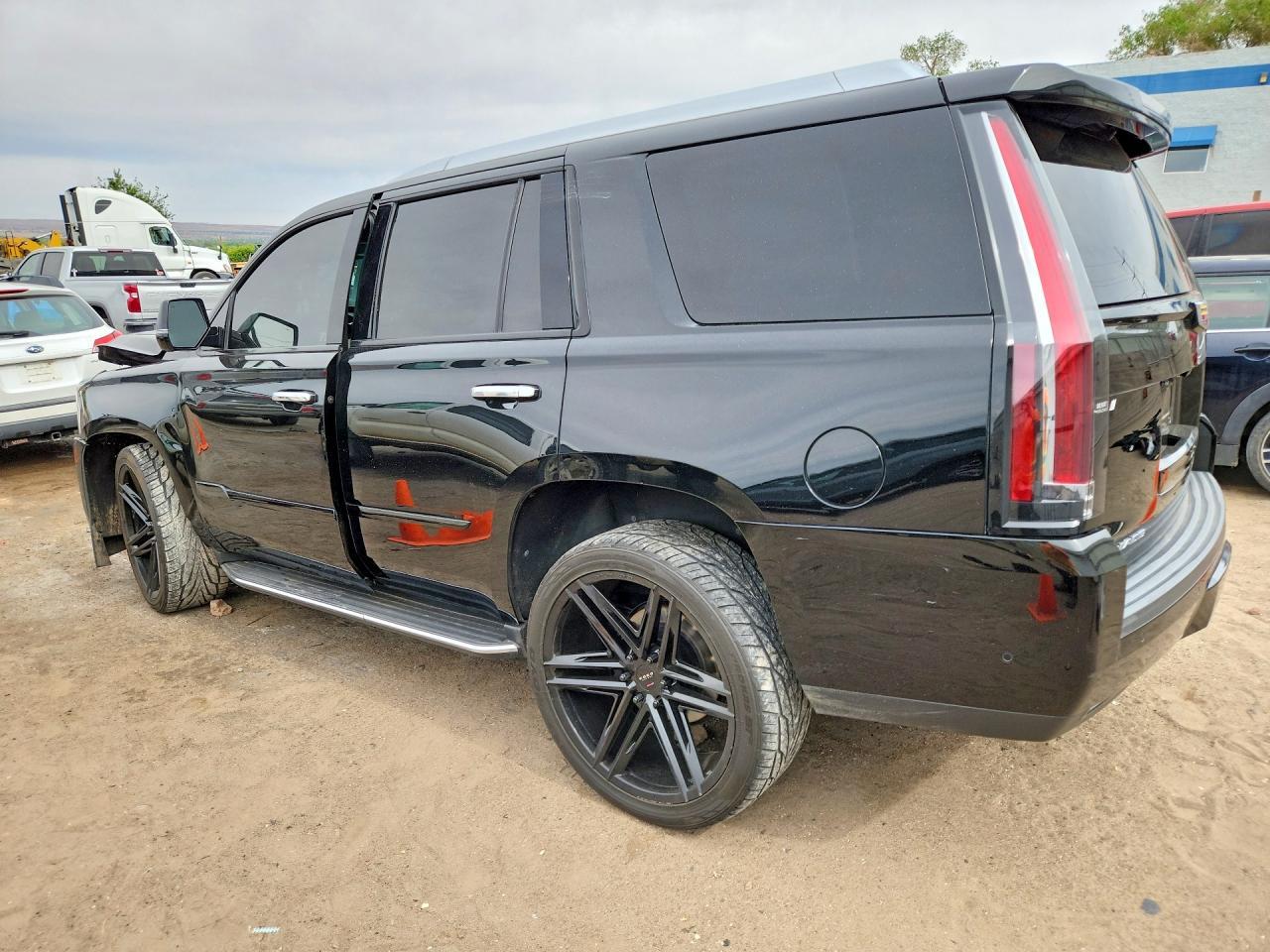 2019 Cadillac Escalade Luxury - Image 2