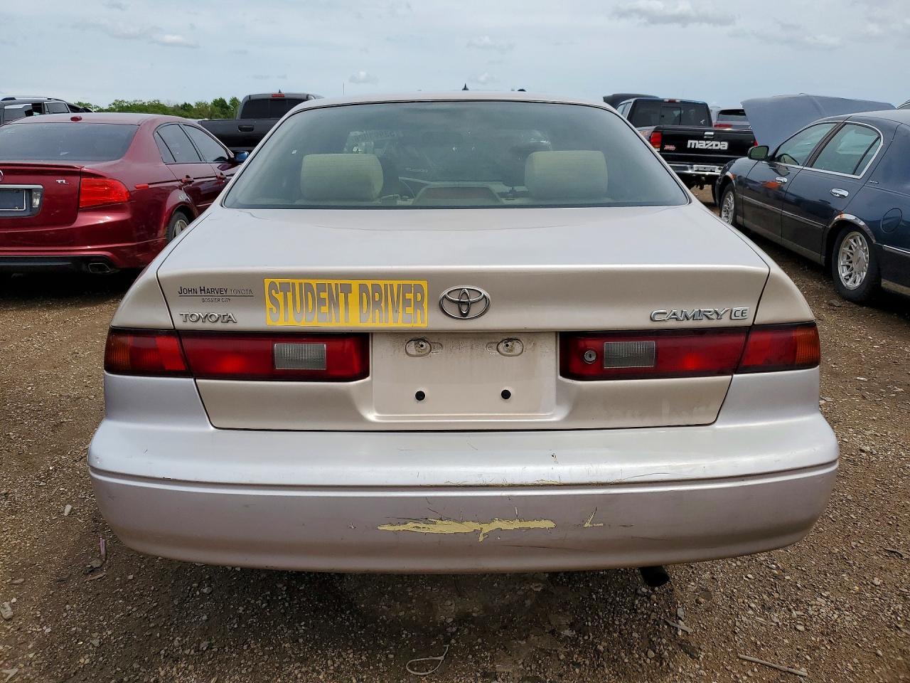 1999 Toyota Camry Ce - Фото 6