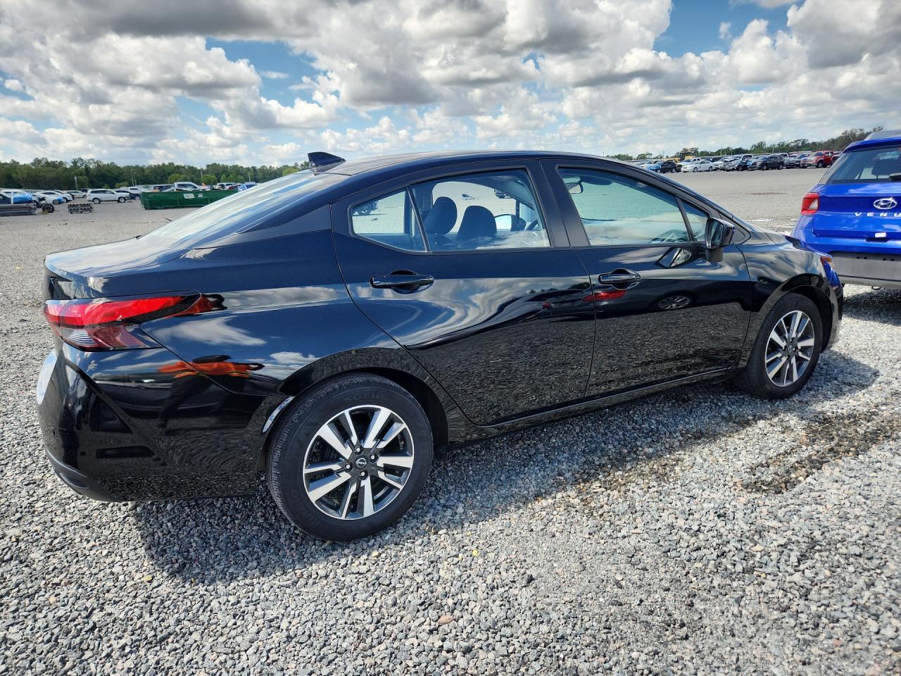 2025 Nissan Versa Sv - Фото 3
