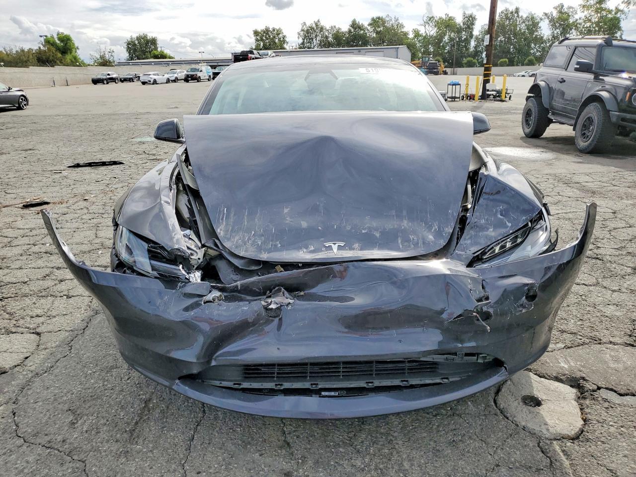 2025 Tesla Model 3 - Фото 5