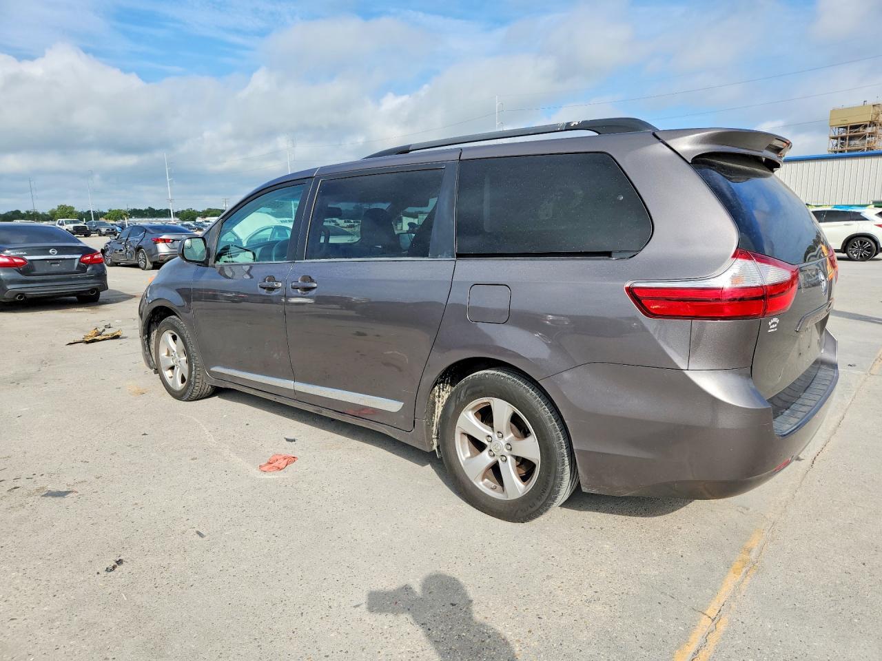 2017 Toyota Sienna Le - Фото 2