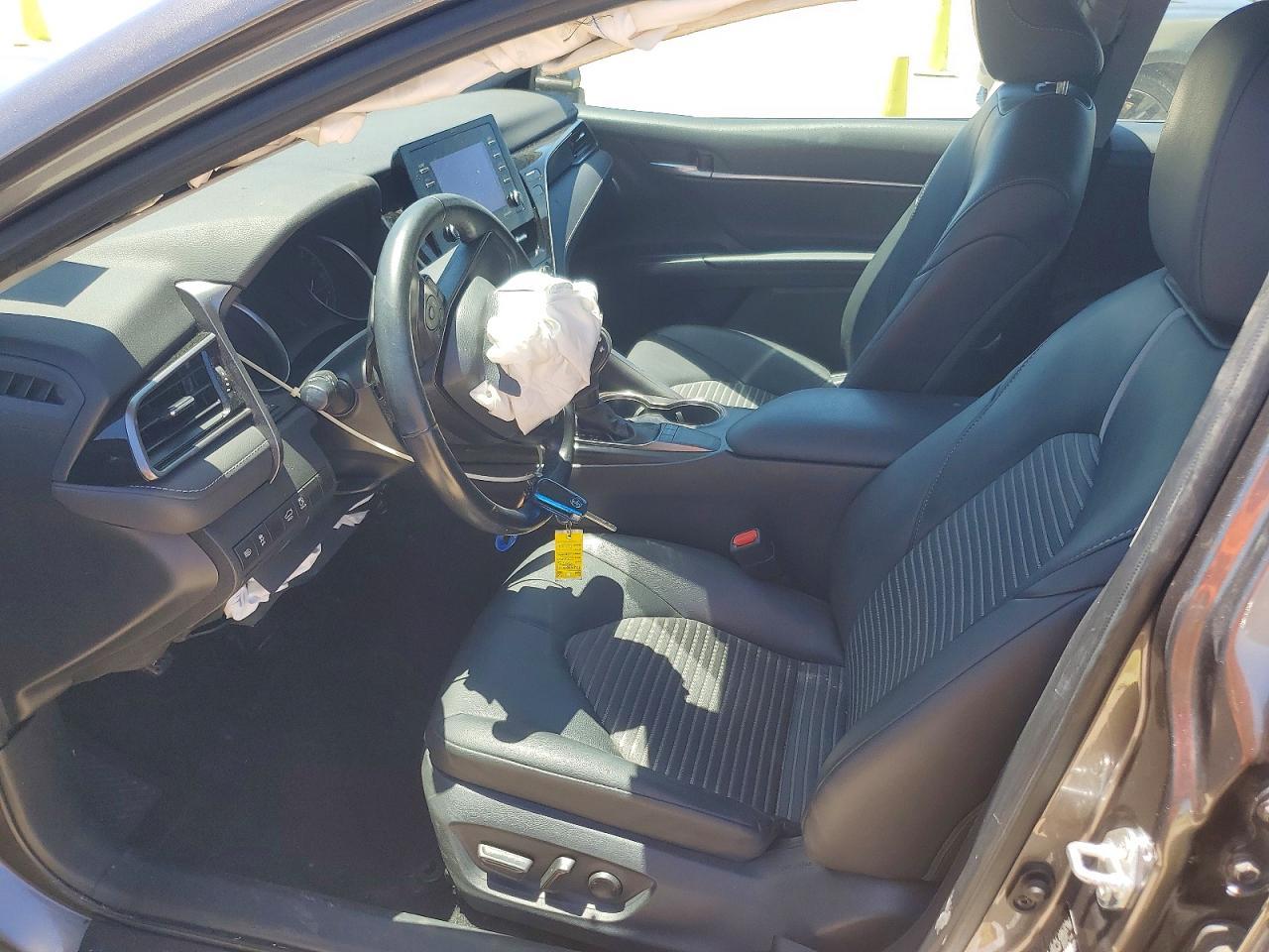 2023 Toyota Camry Se - Image 7