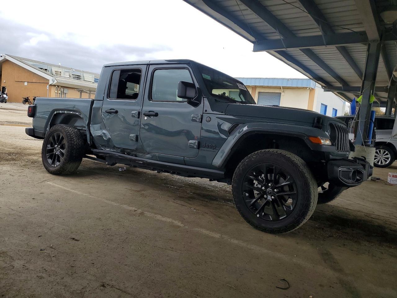 2024 Jeep Gladiator Sport - Image 4
