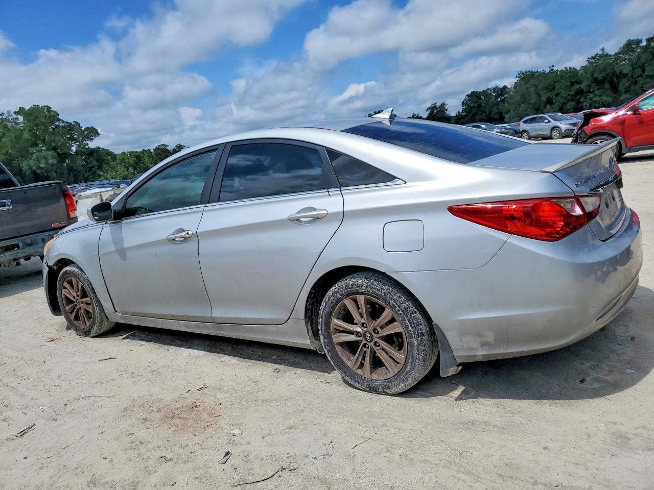 2012 Hyundai Sonata Gls - Image 2