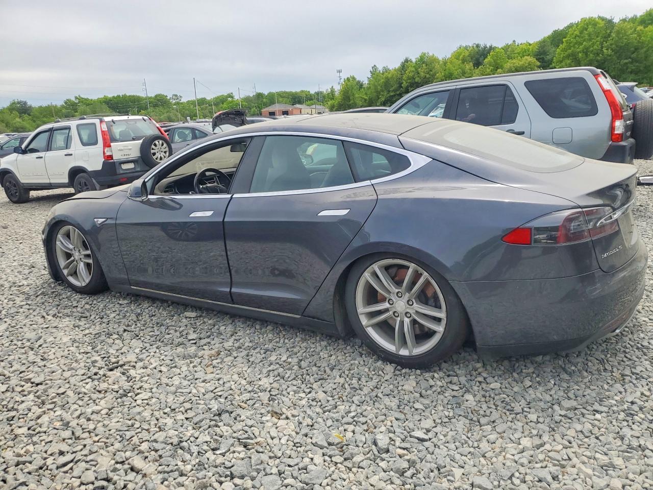 2015 Tesla Model S - Image 2