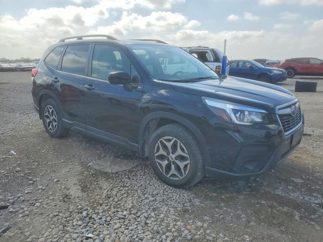 2019 Subaru Forester Premium - Image 4