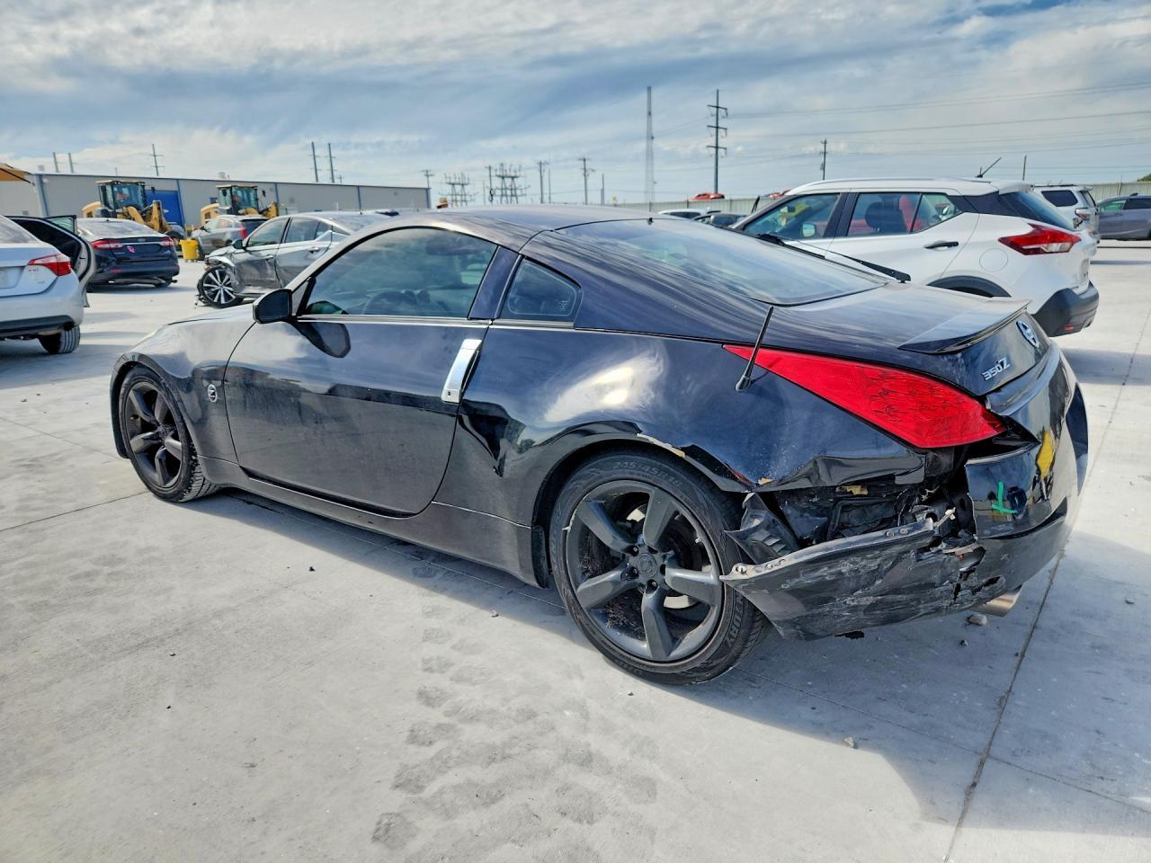 2006 Nissan 350Z Coupe - Image 2