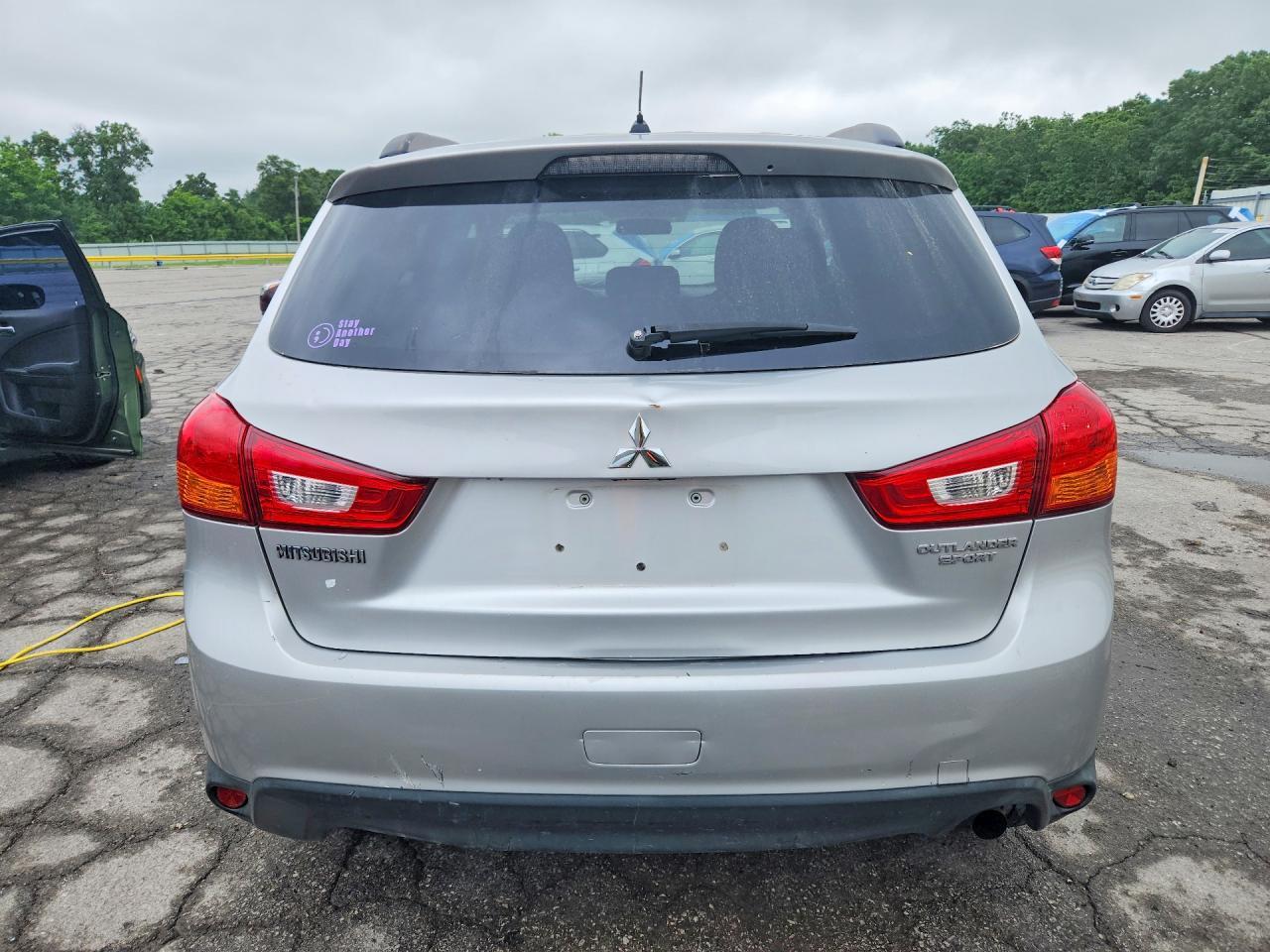 2013 Mitsubishi Outlander Sport Es - Image 6