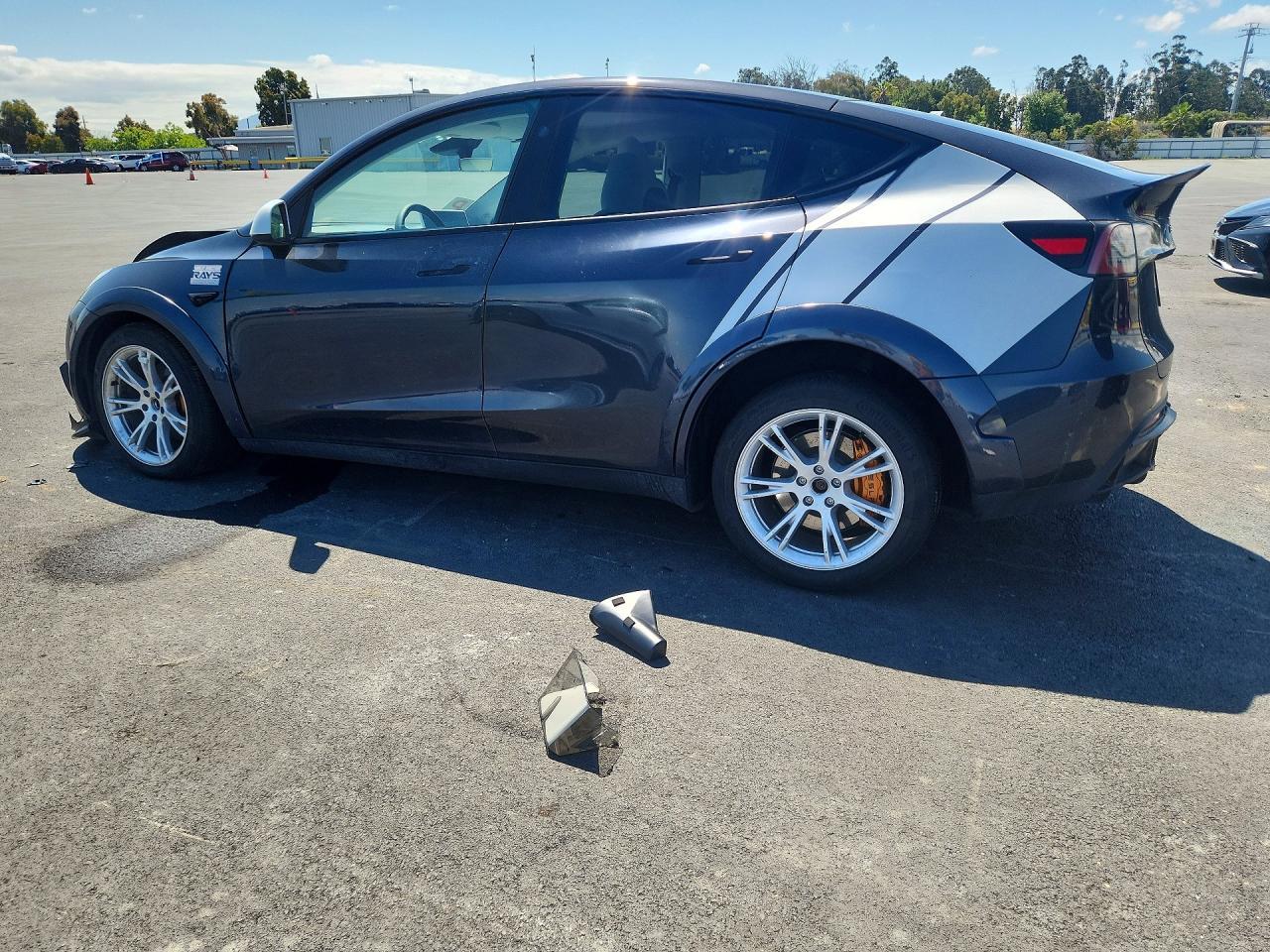 2024 Tesla Model Y - Фото 2