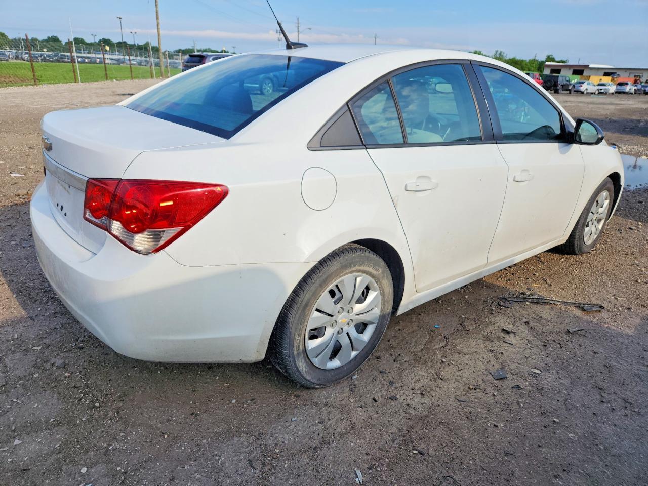 2014 Chevrolet Cruze Ls - Image 3